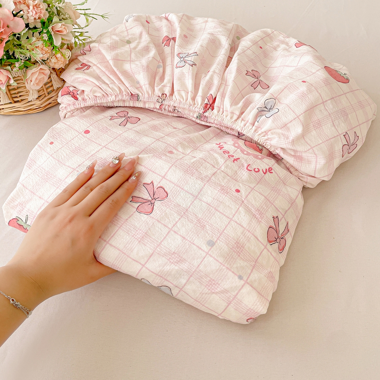 91家纺网 家纺一手货源 找家纺 立森 2026春夏新款云感皱皱纱泡芙纱床笠单枕套系列-叠拍图 蜜桃草莓