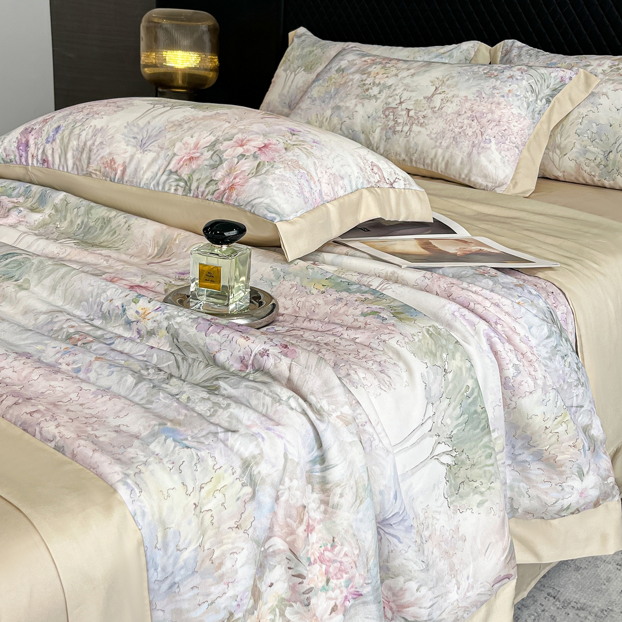 91家纺网 家纺一手货源 找家纺 迷尚家居 2026新款夏被100%莱赛尔数码印花夏被四件套50支天丝夏被 林间鹿语-夏被款