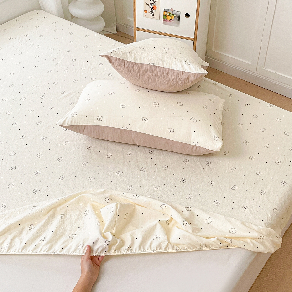 91家纺网 家纺一手货源 找家纺 立森 2026春夏新款云感皱皱纱泡芙纱床笠单枕套系列-叠拍图 铅笔熊