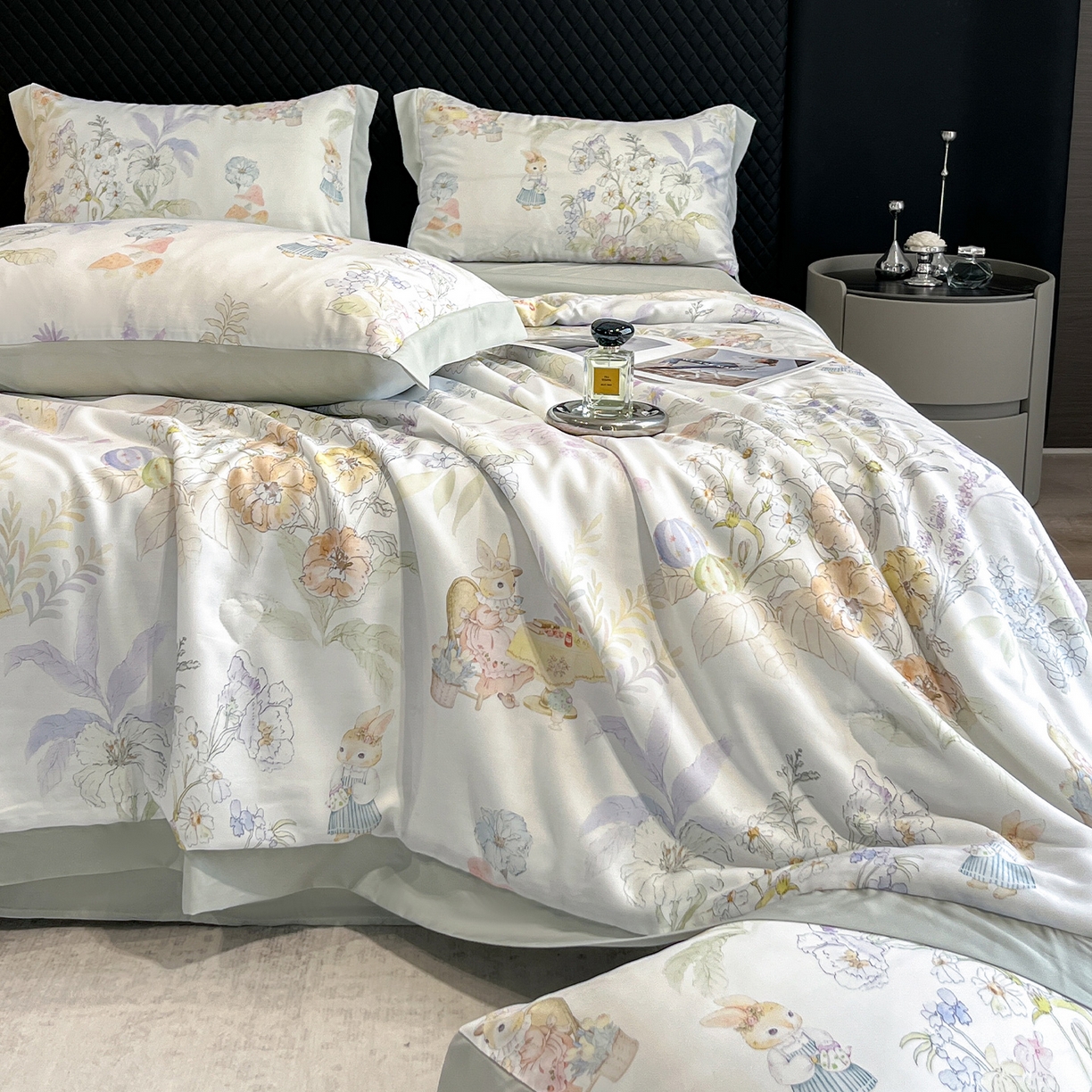 91家纺网 家纺一手货源 找家纺 迷尚家居 2026新款夏被100%莱赛尔数码印花夏被四件套50支天丝夏被 林间兔-夏被款