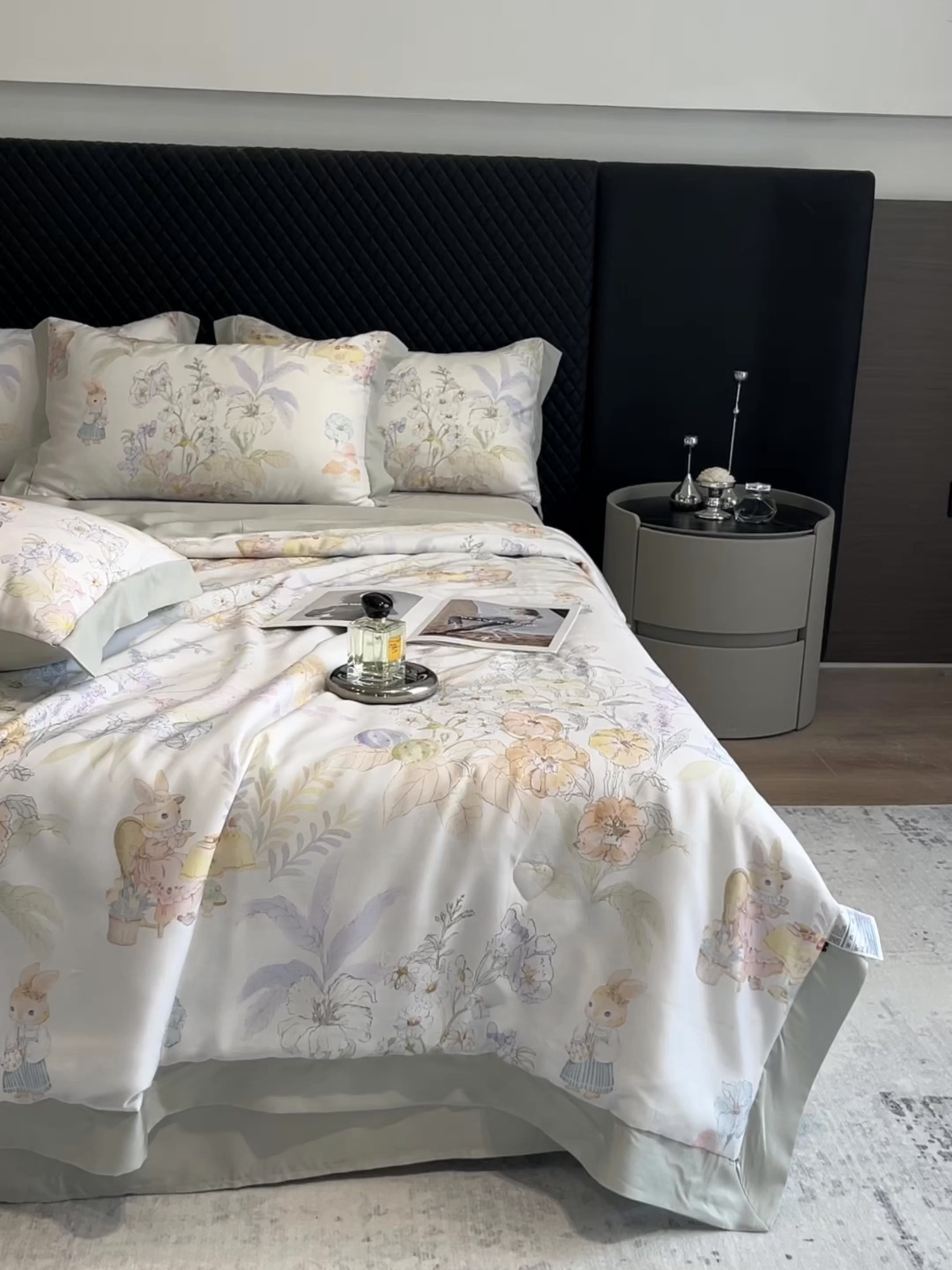 91家纺网 家纺一手货源 找家纺 迷尚家居 2026新款夏被100%莱赛尔数码印花夏被四件套50支天丝夏被 林间兔-夏被款