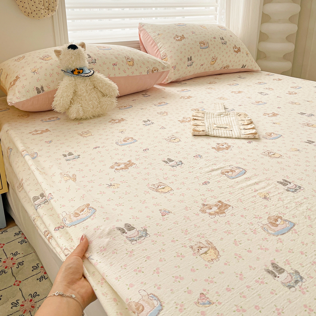 91家纺网 家纺一手货源 找家纺 立森 2026春夏新款云感皱皱纱泡芙纱床笠单枕套系列-叠拍图 碎花萌宠