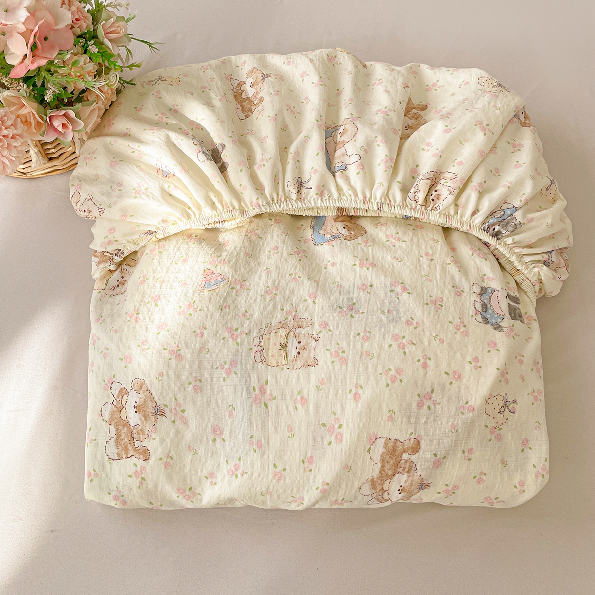 91家纺网 家纺一手货源 找家纺 立森 2026春夏新款云感皱皱纱泡芙纱床笠单枕套系列-叠拍图 碎花萌宠