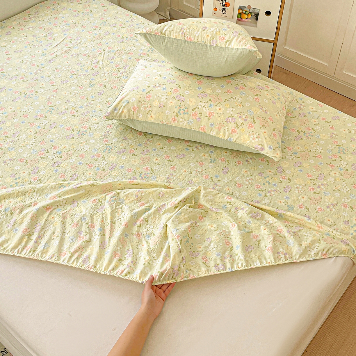 91家纺网 家纺一手货源 找家纺 立森 2026春夏新款云感皱皱纱泡芙纱床笠单枕套系列-叠拍图 夏日木槿