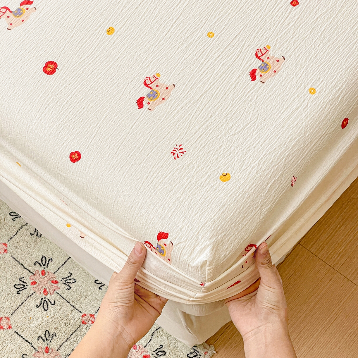 91家纺网 家纺一手货源 找家纺 立森 2026春夏新款云感皱皱纱泡芙纱床笠单枕套系列-叠拍图 小福马