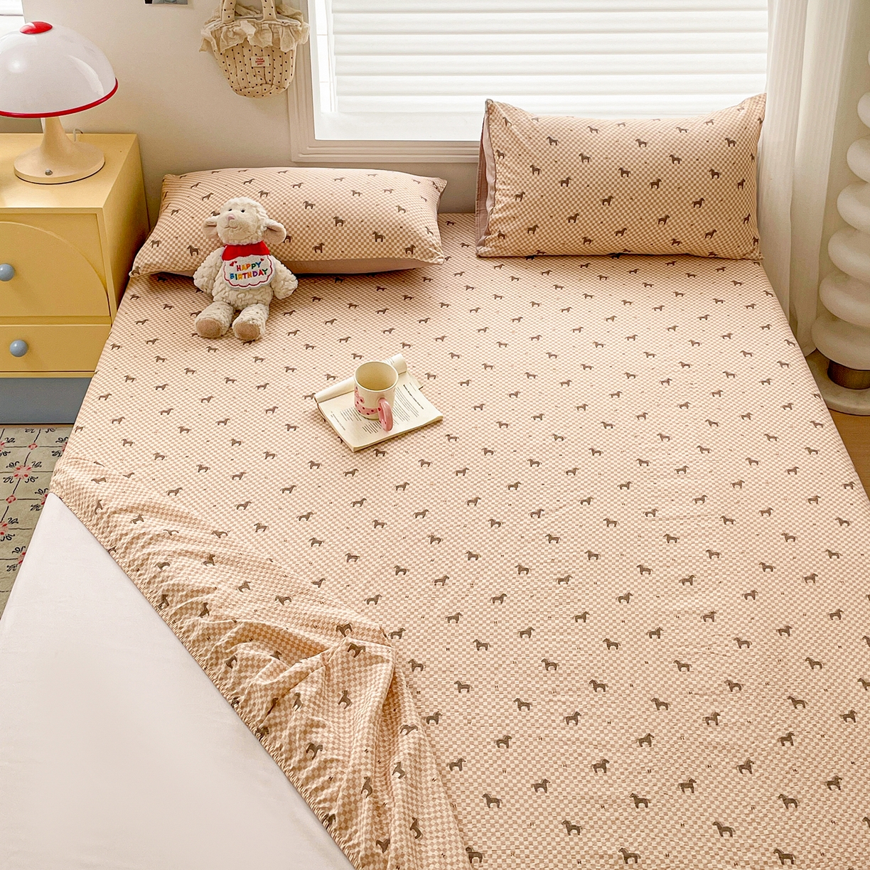 91家纺网 家纺一手货源 找家纺 立森 2026春夏新款云感皱皱纱泡芙纱床笠单枕套系列-叠拍图 小马咖