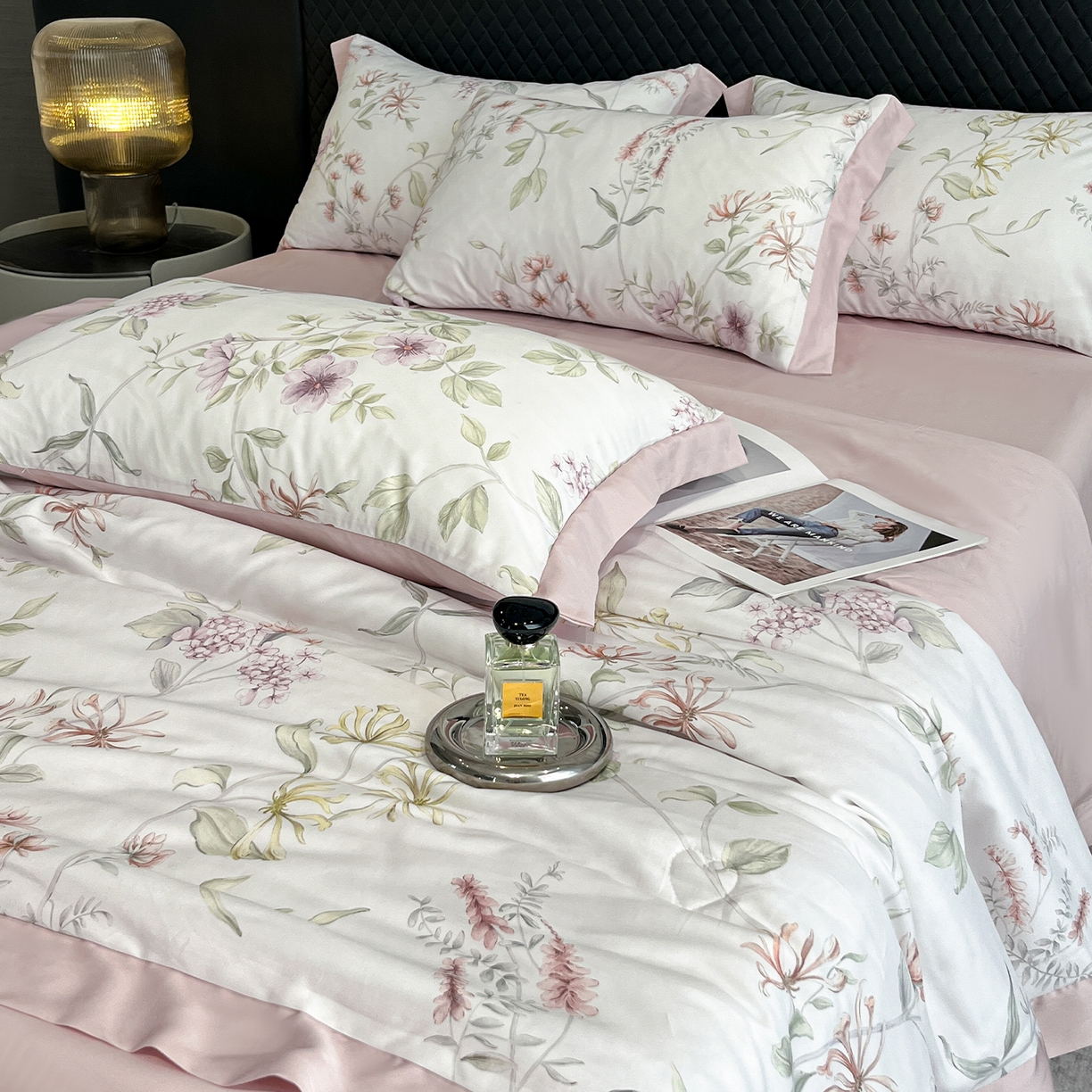 91家纺网 家纺一手货源 找家纺 迷尚家居 2026新款夏被100%莱赛尔数码印花夏被四件套50支天丝夏被 慕枝-夏被款