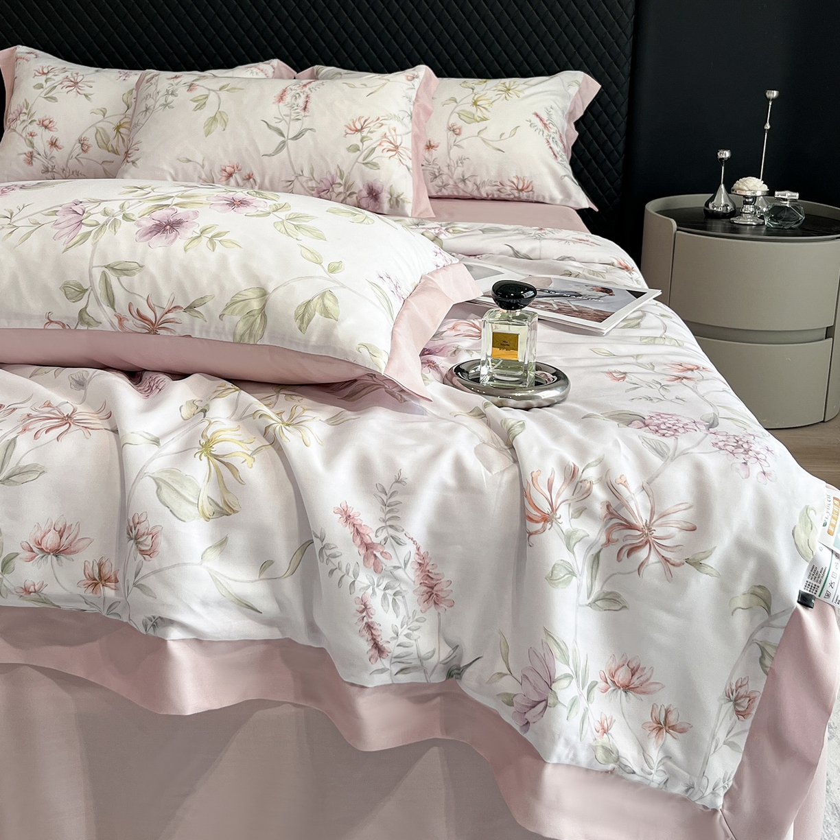 91家纺网 家纺一手货源 找家纺 迷尚家居 2026新款夏被100%莱赛尔数码印花夏被四件套50支天丝夏被 慕枝-夏被款