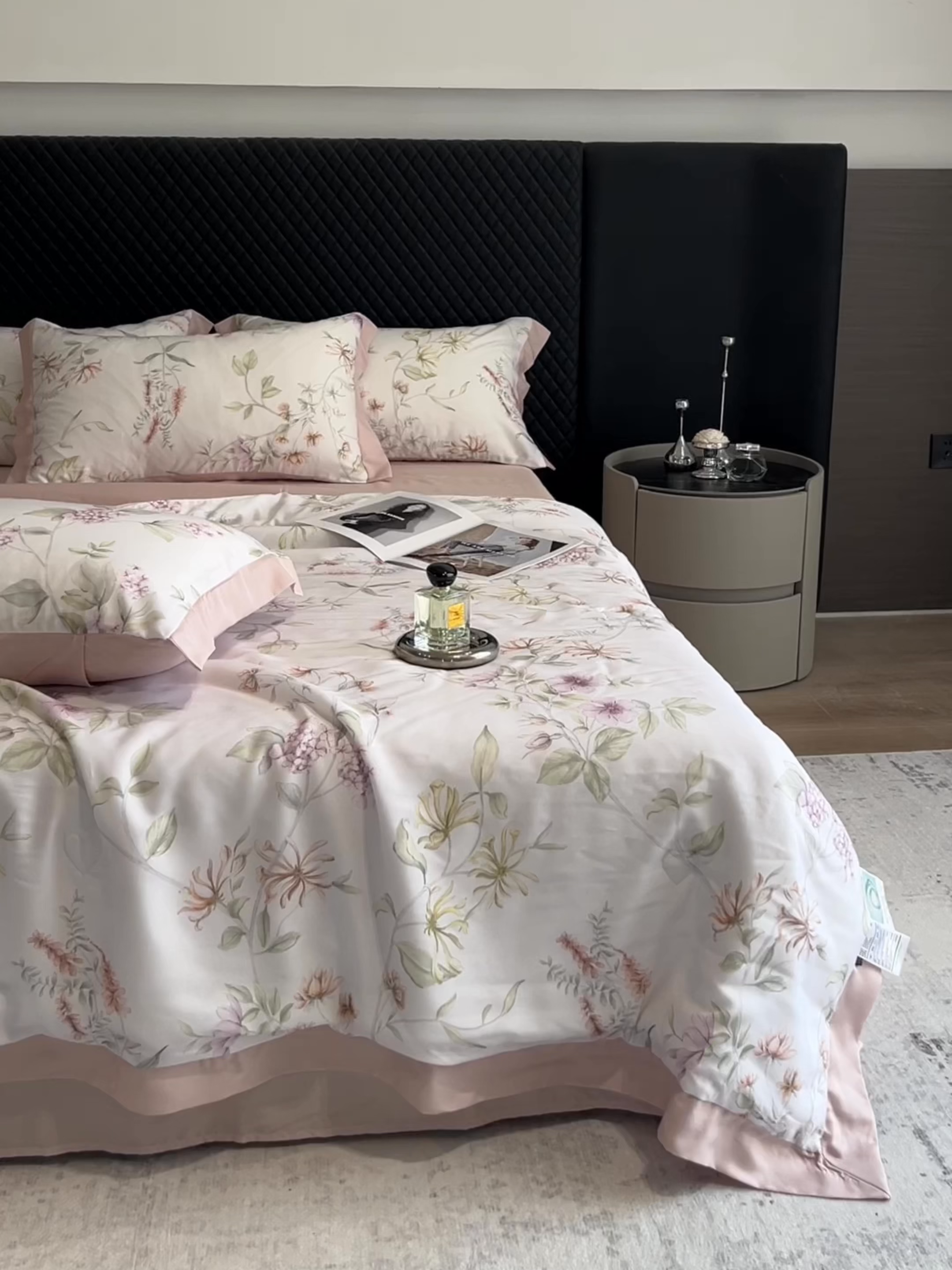 91家纺网 家纺一手货源 找家纺 迷尚家居 2026新款夏被100%莱赛尔数码印花夏被四件套50支天丝夏被 慕枝-夏被款