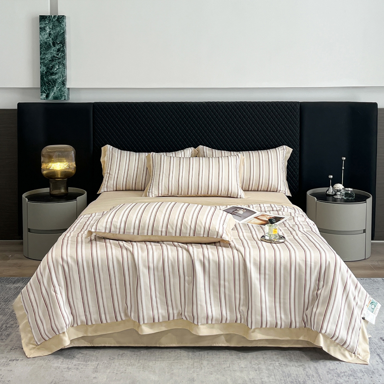 91家纺网 家纺一手货源 找家纺 迷尚家居 2026新款夏被100%莱赛尔数码印花夏被四件套50支天丝夏被 绅士咖-夏被款