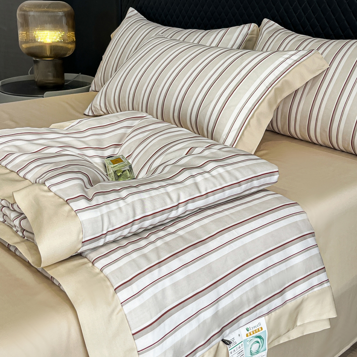 91家纺网 家纺一手货源 找家纺 迷尚家居 2026新款夏被100%莱赛尔数码印花夏被四件套50支天丝夏被 绅士咖-夏被款