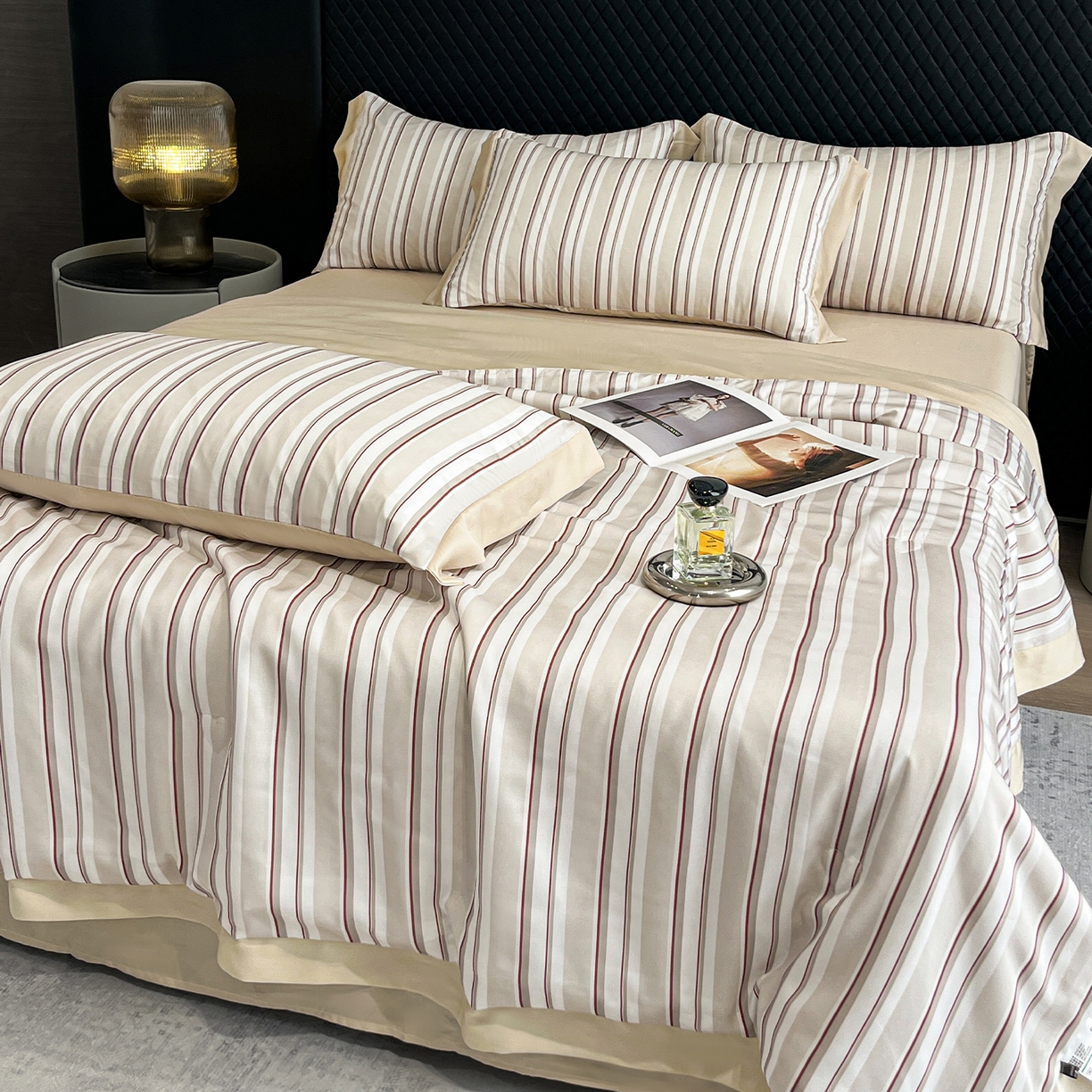 91家纺网 家纺一手货源 找家纺 迷尚家居 2026新款夏被100%莱赛尔数码印花夏被四件套50支天丝夏被 绅士咖-夏被款