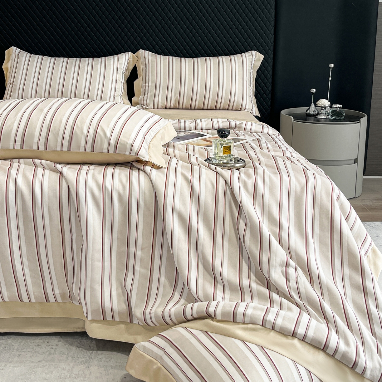 91家纺网 家纺一手货源 找家纺 迷尚家居 2026新款夏被100%莱赛尔数码印花夏被四件套50支天丝夏被 绅士咖-夏被款