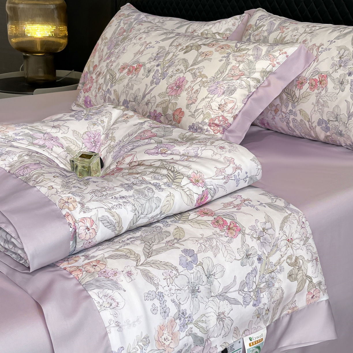 91家纺网 家纺一手货源 找家纺 迷尚家居 2026新款夏被100%莱赛尔数码印花夏被四件套50支天丝夏被 颂旅-夏被款