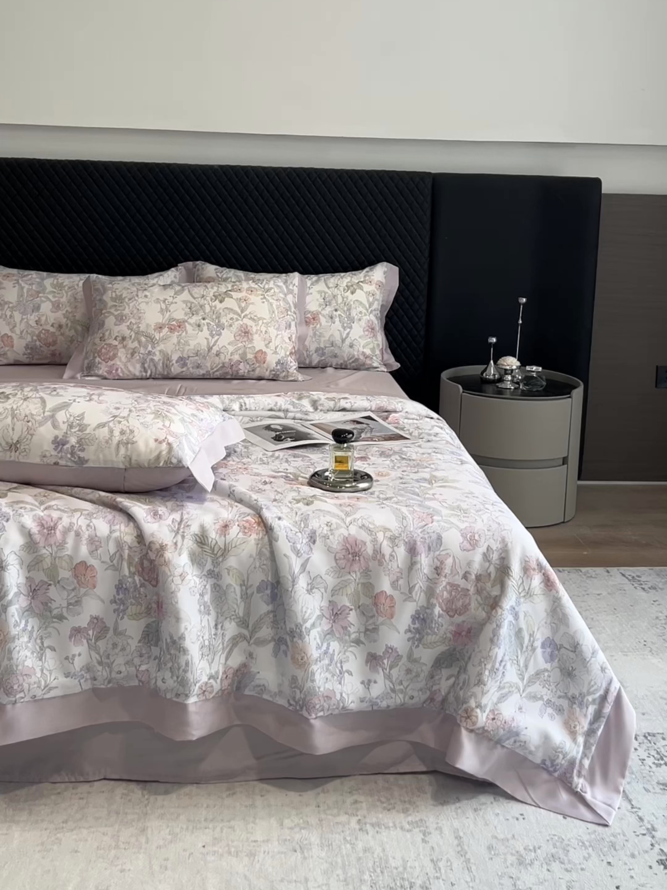 91家纺网 家纺一手货源 找家纺 迷尚家居 2026新款夏被100%莱赛尔数码印花夏被四件套50支天丝夏被 颂旅-夏被款