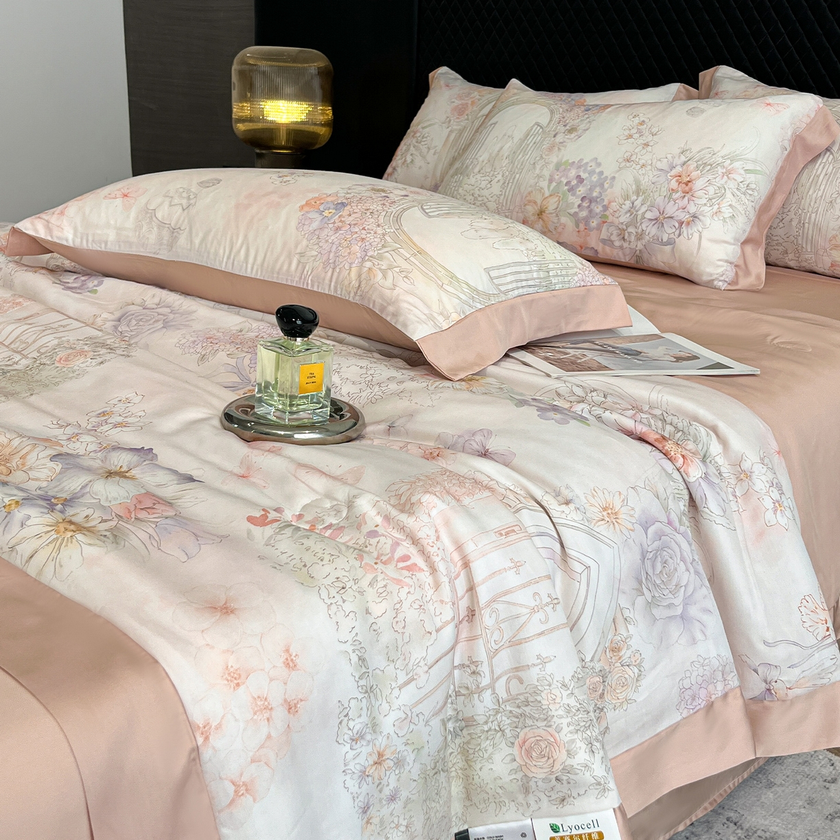 91家纺网 家纺一手货源 找家纺 迷尚家居 2026新款夏被100%莱赛尔数码印花夏被四件套50支天丝夏被 星纱花庭-夏被款