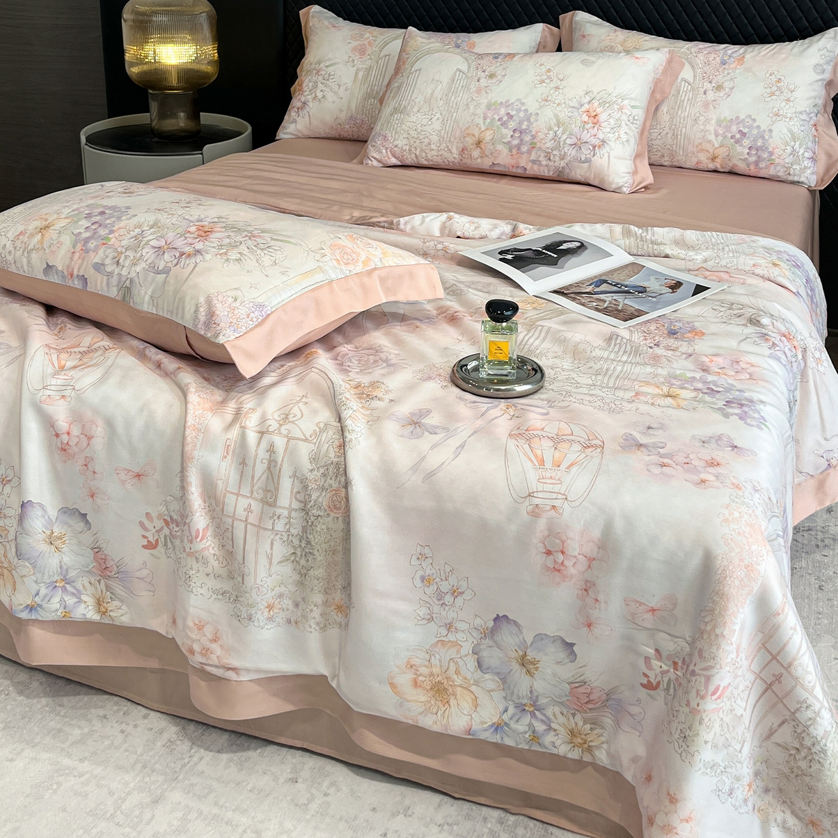 91家纺网 家纺一手货源 找家纺 迷尚家居 2026新款夏被100%莱赛尔数码印花夏被四件套50支天丝夏被 星纱花庭-夏被款