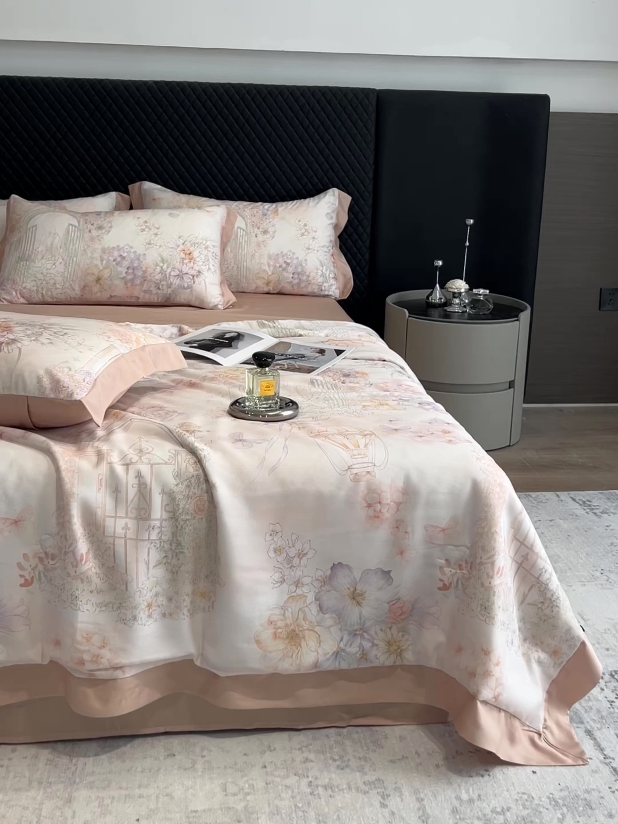 91家纺网 家纺一手货源 找家纺 迷尚家居 2026新款夏被100%莱赛尔数码印花夏被四件套50支天丝夏被 星纱花庭-夏被款