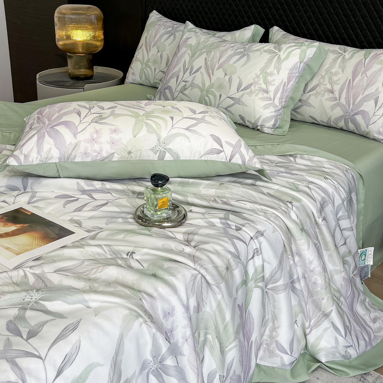 91家纺网 家纺一手货源 找家纺 迷尚家居 2026新款夏被100%莱赛尔数码印花夏被四件套50支天丝夏被 自然低语绿-夏被款