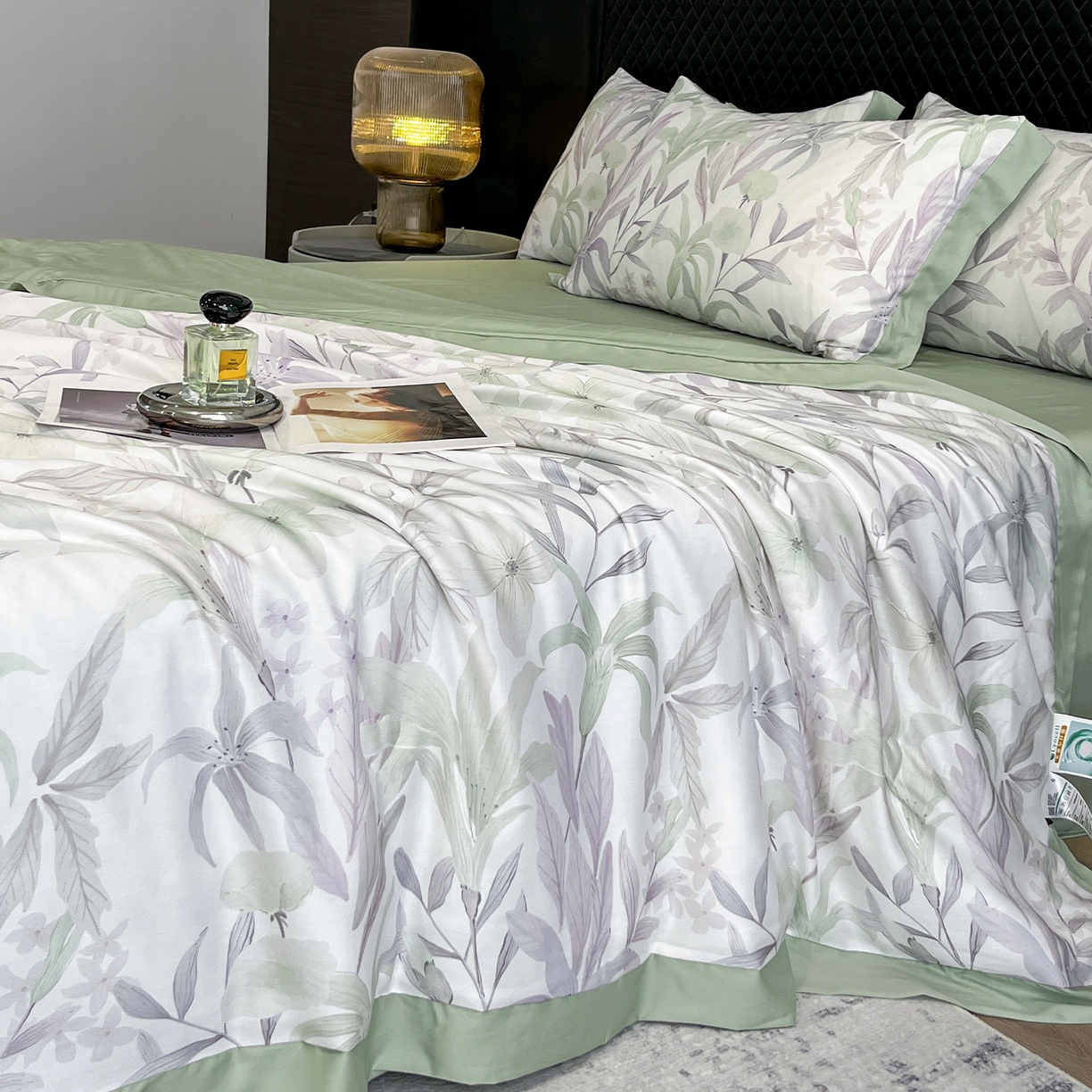 91家纺网 家纺一手货源 找家纺 迷尚家居 2026新款夏被100%莱赛尔数码印花夏被四件套50支天丝夏被 自然低语绿-夏被款