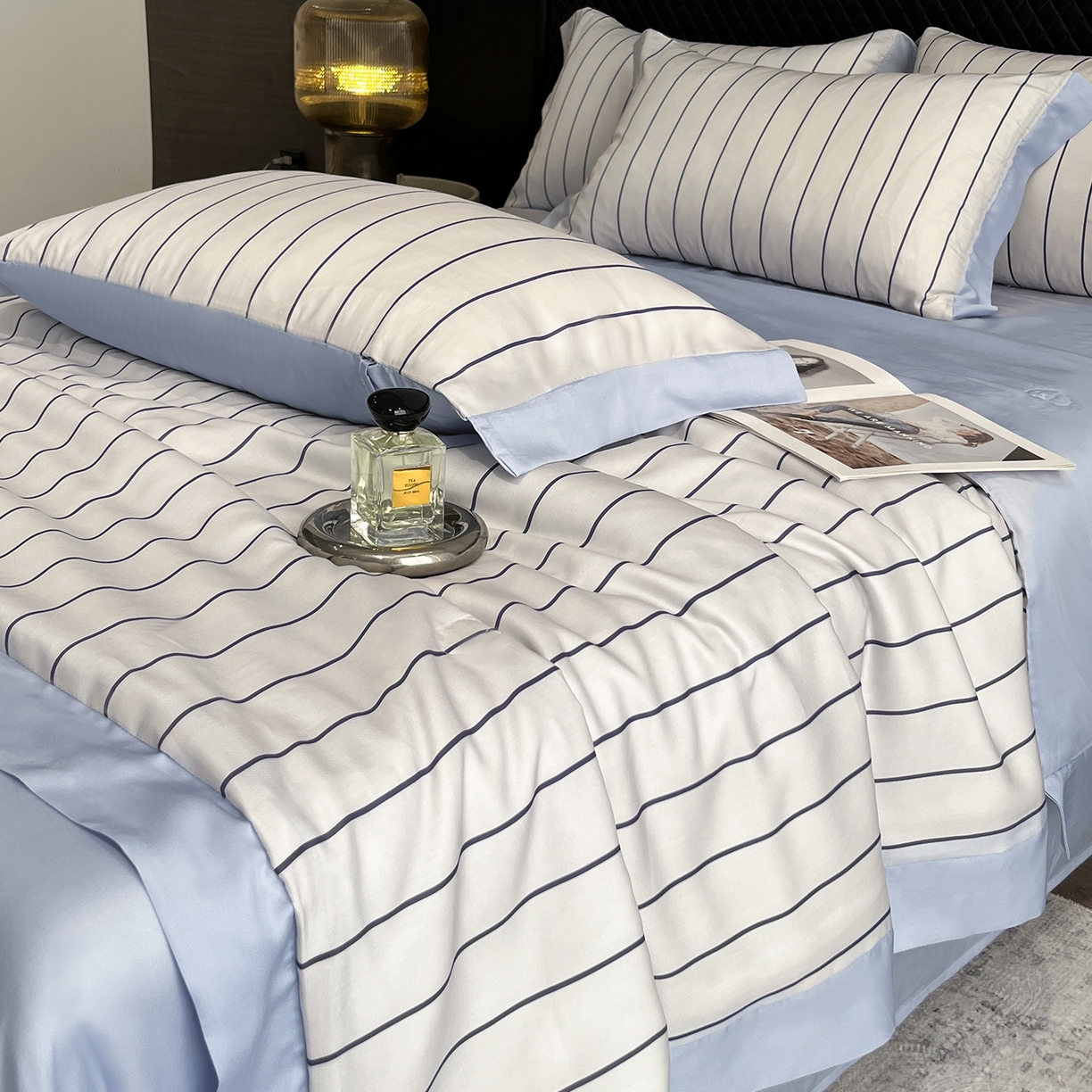 91家纺网 家纺一手货源 找家纺 迷尚家居 2026新款夏被100%莱赛尔数码印花夏被四件套50支天丝夏被 自在蓝-夏被款