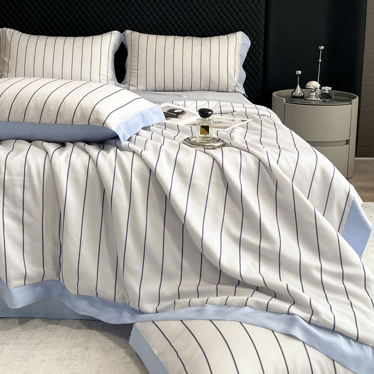 91家纺网 家纺一手货源 找家纺 迷尚家居 2026新款夏被100%莱赛尔数码印花夏被四件套50支天丝夏被 自在蓝-夏被款