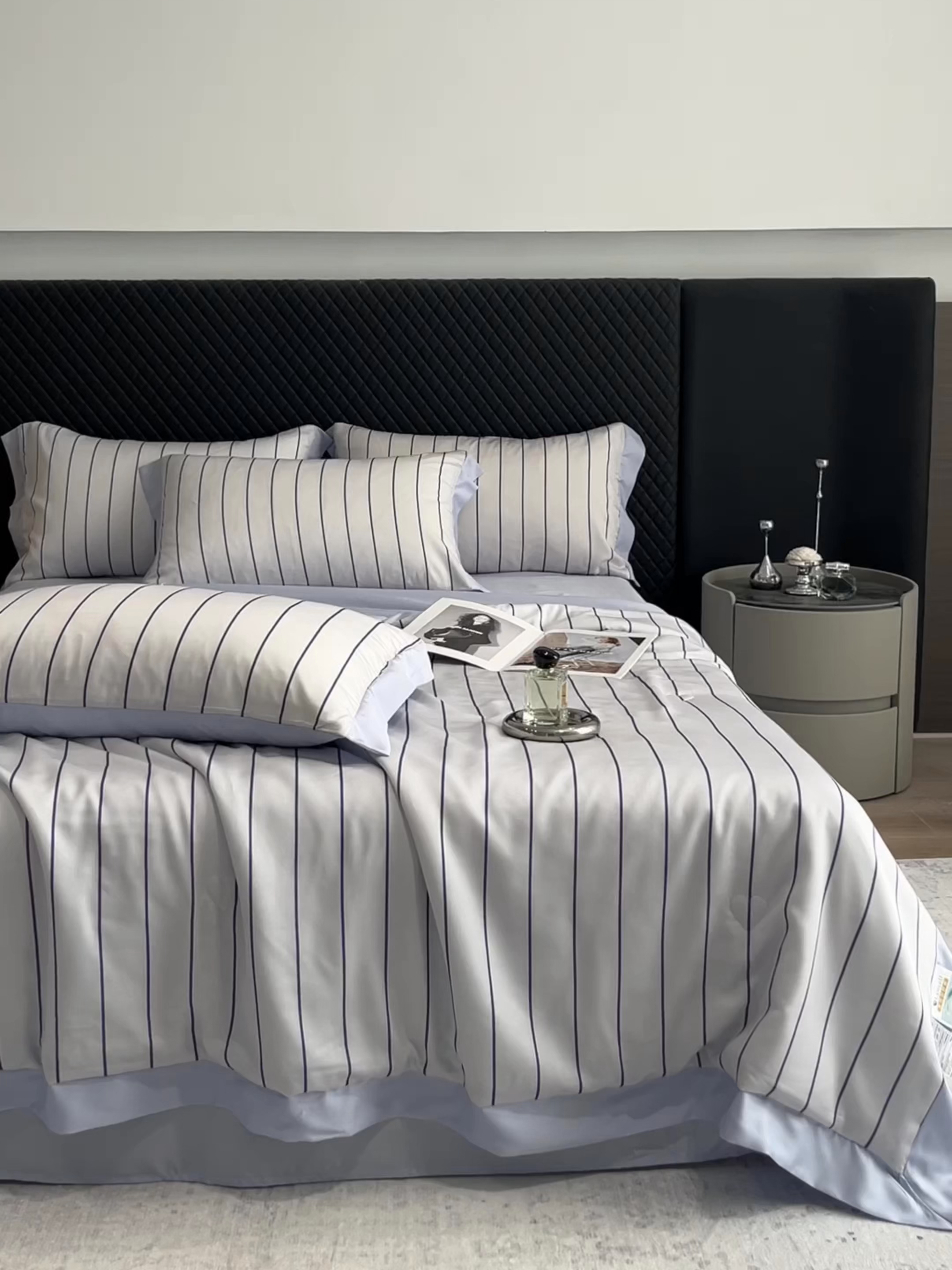 91家纺网 家纺一手货源 找家纺 迷尚家居 2026新款夏被100%莱赛尔数码印花夏被四件套50支天丝夏被 自在蓝-夏被款