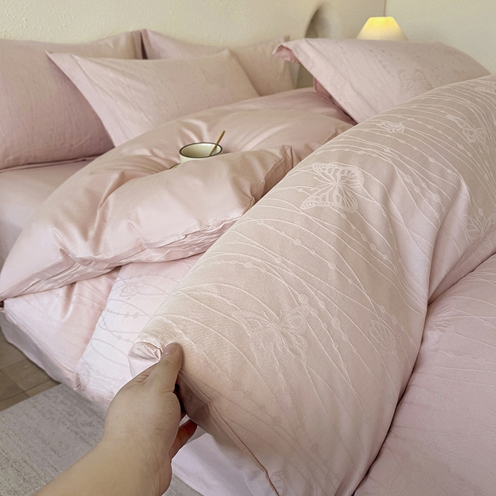 91家纺网 家纺一手货源 找家纺 梵克保罗 2026新款全棉60S长绒棉立体厚织提花四件套 蝶梦-唯美粉