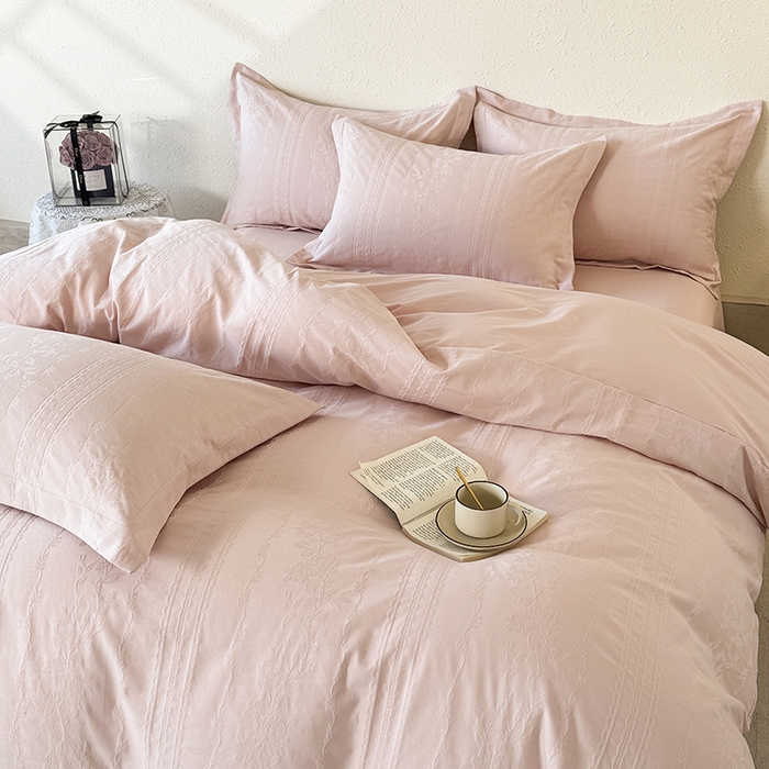 91家纺网 家纺一手货源 找家纺 梵克保罗 2026新款全棉60S长绒棉立体厚织提花四件套 花漾甜心-唯美粉