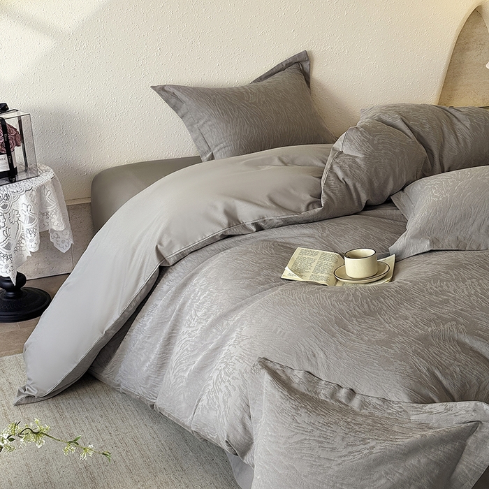 91家纺网 家纺一手货源 找家纺 梵克保罗 2026新款全棉60S长绒棉立体厚织提花四件套 克拉拉-太空灰