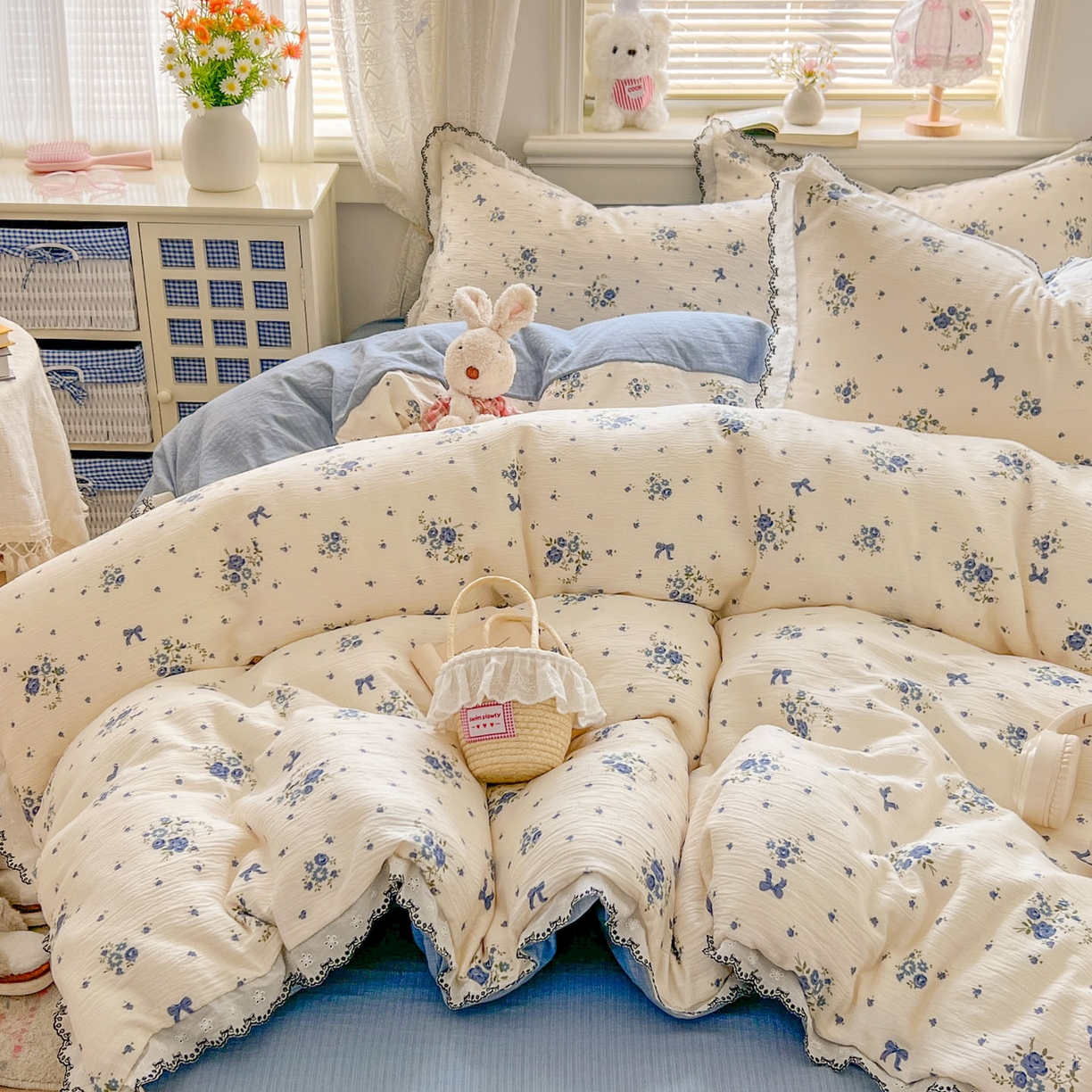 91家纺网 家纺一手货源 找家纺 晚爱家纺（原晚安家居） 2026新款蕾丝刺绣花边韩版少女公主风三层纱四件套 贩卖夏风-蓝