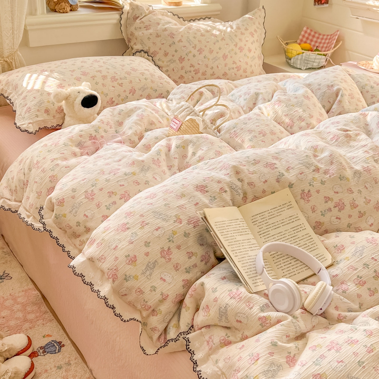 91家纺网 家纺一手货源 找家纺 晚爱家纺（原晚安家居） 2026新款蕾丝刺绣花边韩版少女公主风三层纱四件套 花丛点点猫