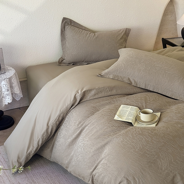 91家纺网 家纺一手货源 找家纺 梵克保罗 2026新款全棉60S长绒棉立体厚织提花单被套 克拉拉-金属灰