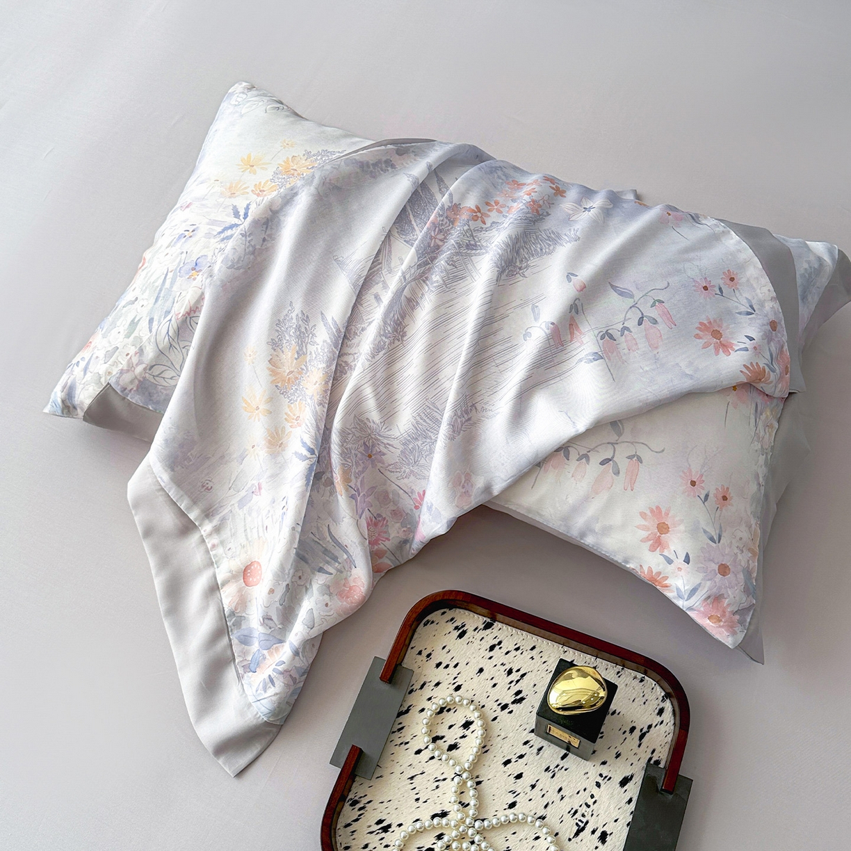 91家纺网 家纺一手货源 找家纺 迷尚家居 2026新款100%莱赛尔数码印花四件套 春野序紫-被套款