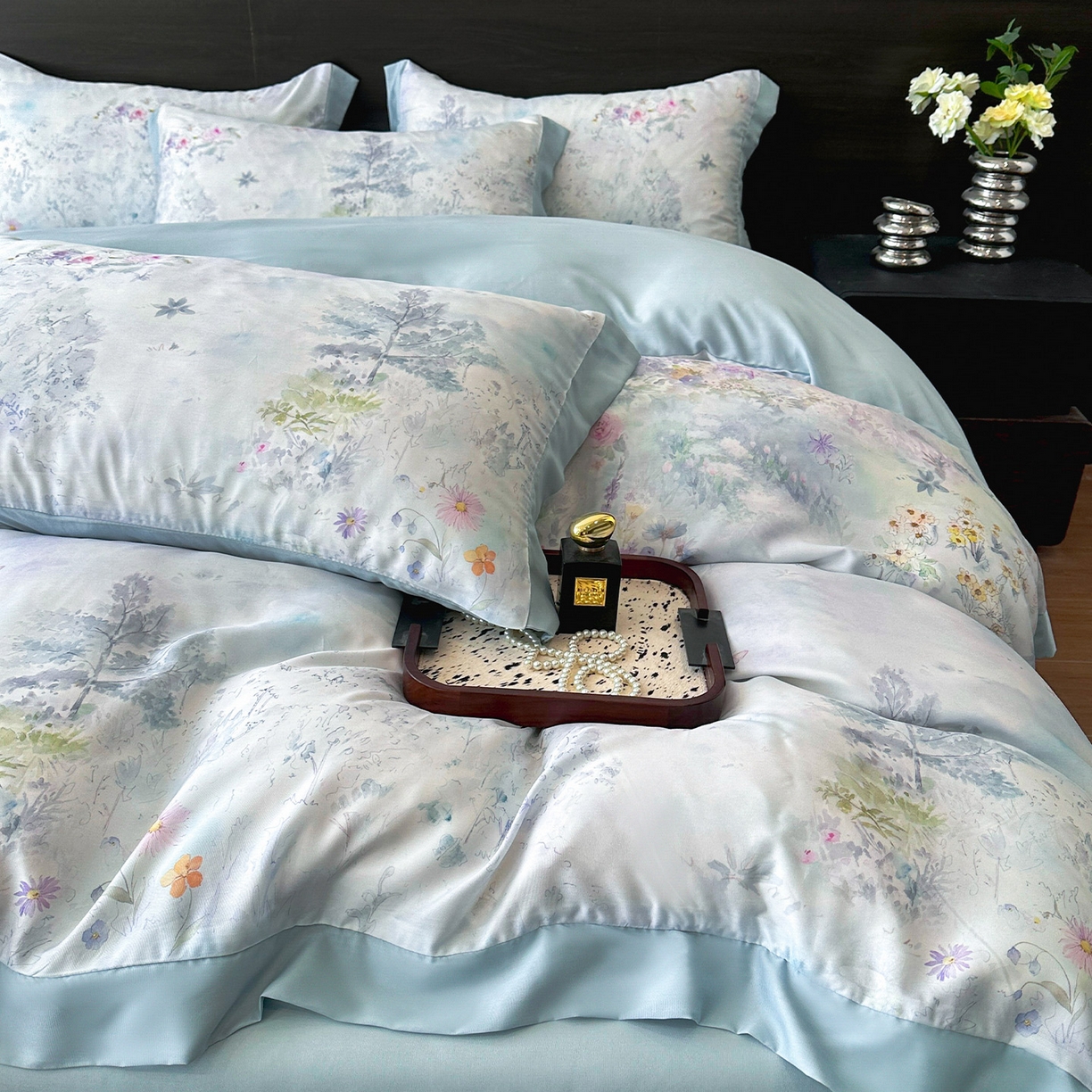 91家纺网 家纺一手货源 找家纺 迷尚家居 2026新款100%莱赛尔数码印花四件套 蝶漫柔境蓝-被套款