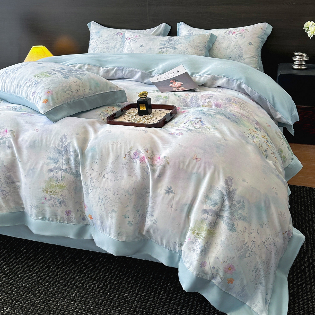 91家纺网 家纺一手货源 找家纺 迷尚家居 2026新款100%莱赛尔数码印花四件套 蝶漫柔境蓝-被套款