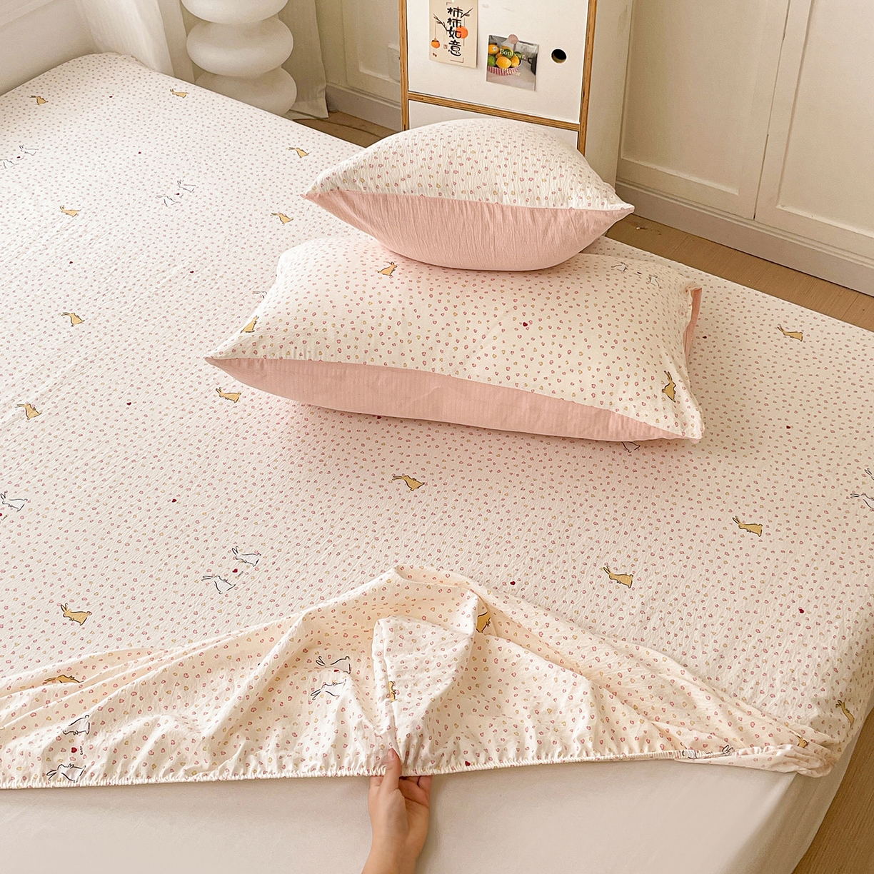 91家纺网 家纺一手货源 找家纺 （总）立森 2026春夏新款云感皱皱纱泡芙纱床笠单枕套系列-床拍图