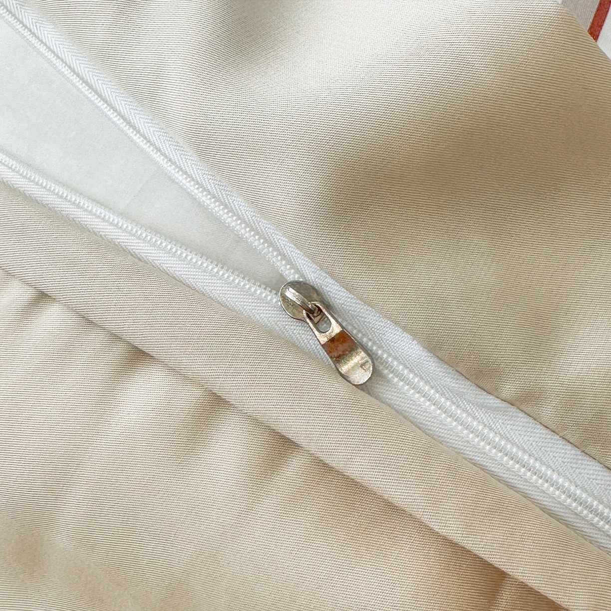 91家纺网 家纺一手货源 找家纺 迷尚家居 2026新款100%莱赛尔数码印花四件套 绅士咖-被套款