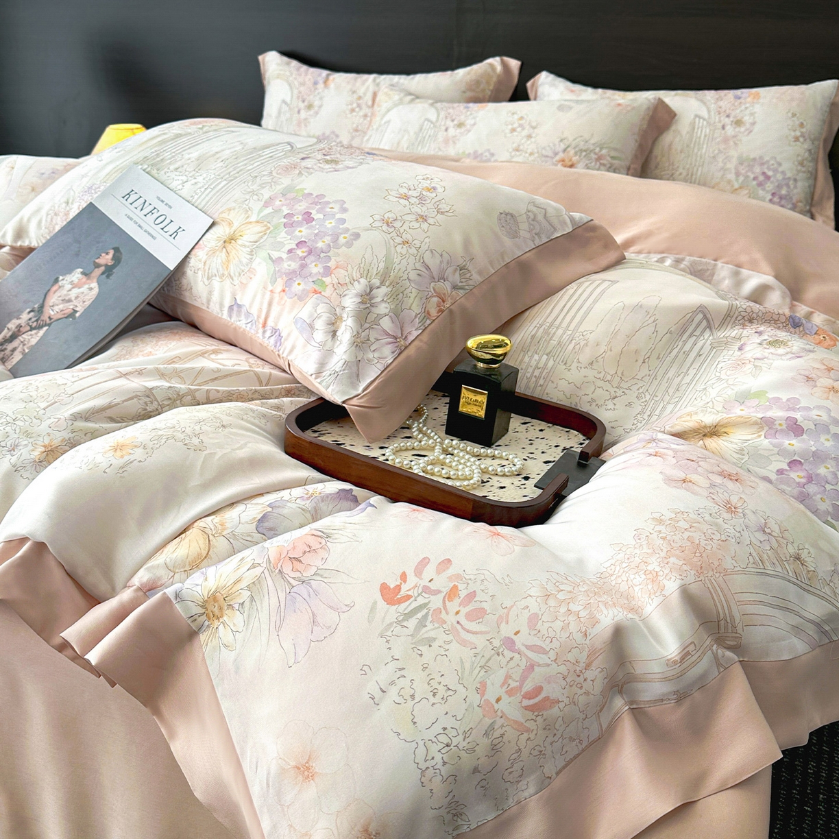 91家纺网 家纺一手货源 找家纺 迷尚家居 2026新款100%莱赛尔数码印花四件套 星纱花庭-被套款