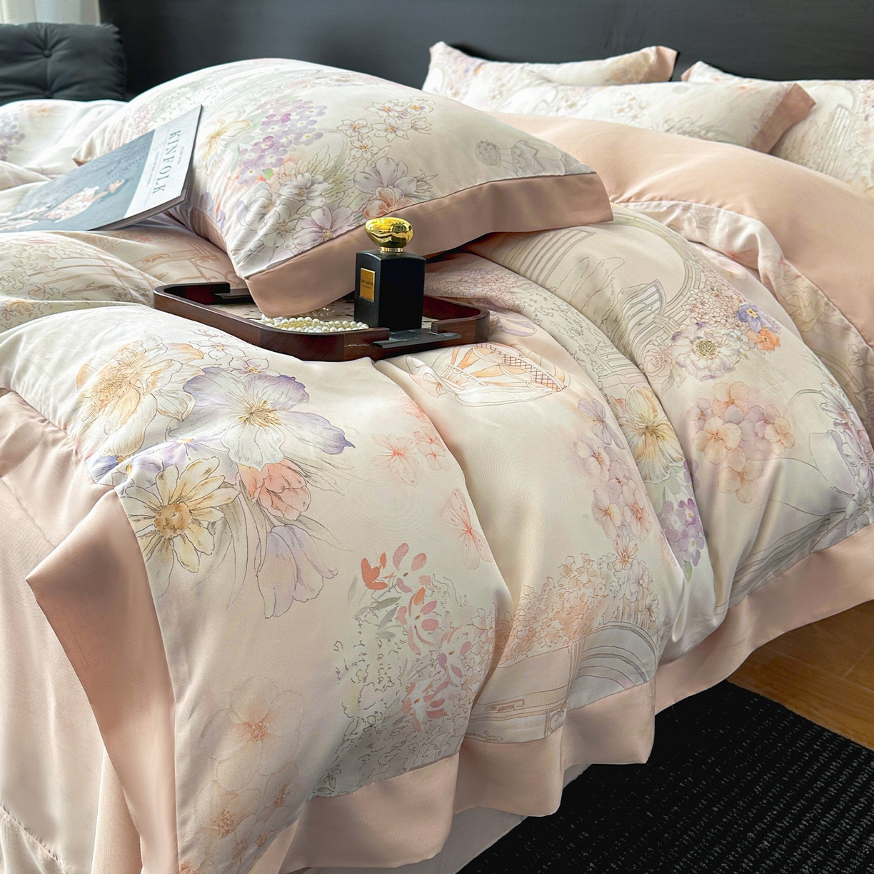 91家纺网 家纺一手货源 找家纺 迷尚家居 2026新款100%莱赛尔数码印花四件套 星纱花庭-被套款