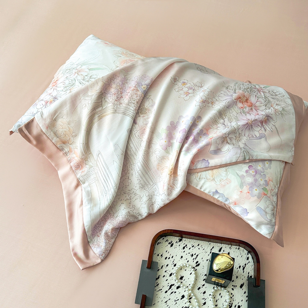 91家纺网 家纺一手货源 找家纺 迷尚家居 2026新款100%莱赛尔数码印花四件套 星纱花庭-被套款