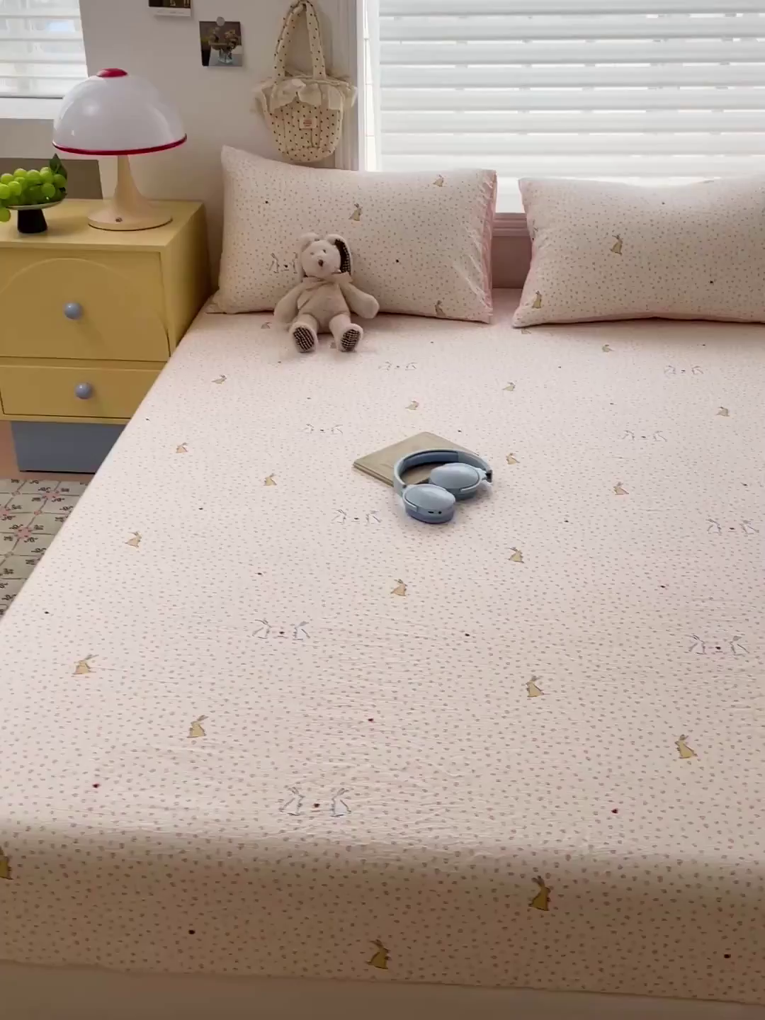 91家纺网 家纺一手货源 找家纺 立森 2026春夏新款云感皱皱纱泡芙纱床笠单枕套系列-床拍图 爱心小兔