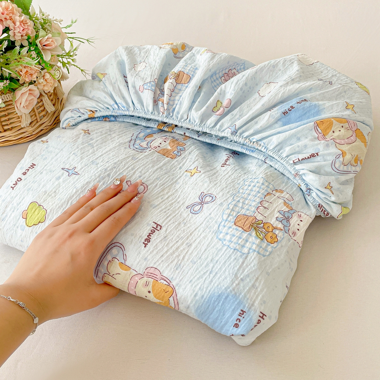 91家纺网 家纺一手货源 找家纺 立森 2026春夏新款云感皱皱纱泡芙纱床笠单枕套系列-床拍图 芭宠假日蓝