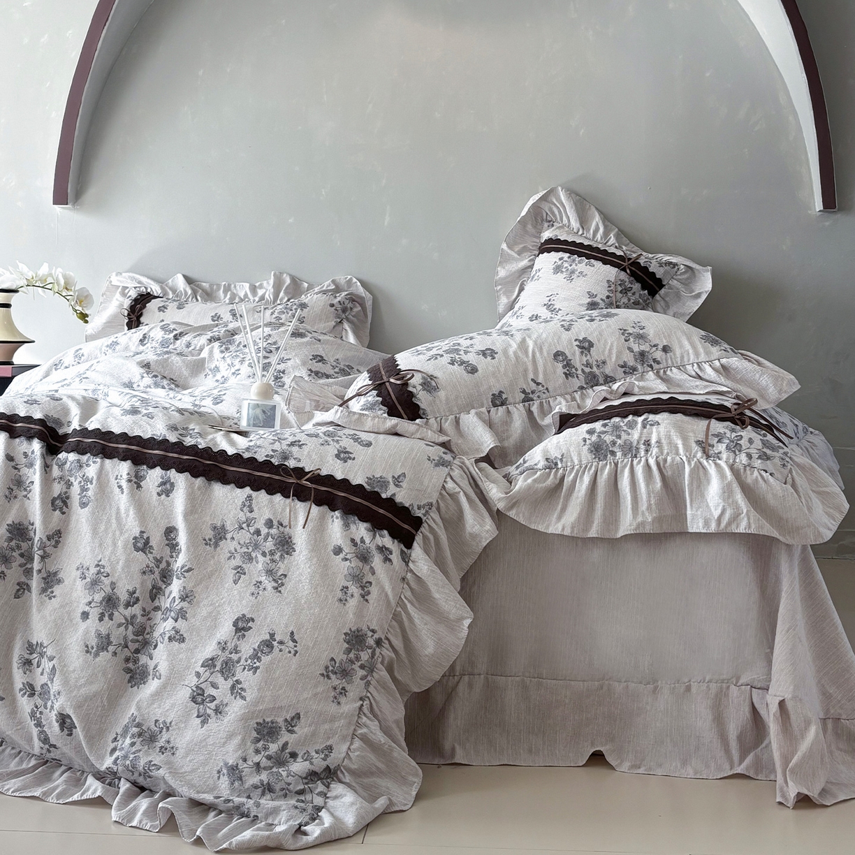 91家纺网 家纺一手货源 找家纺 迷尚家居 2026新款提花色织麻花边四件套 素锦灰