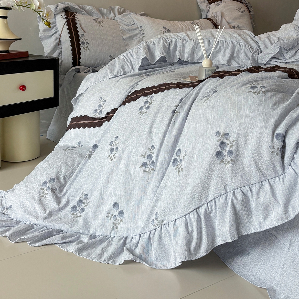 91家纺网 家纺一手货源 找家纺 迷尚家居 2026新款提花色织麻花边四件套 可可蓝