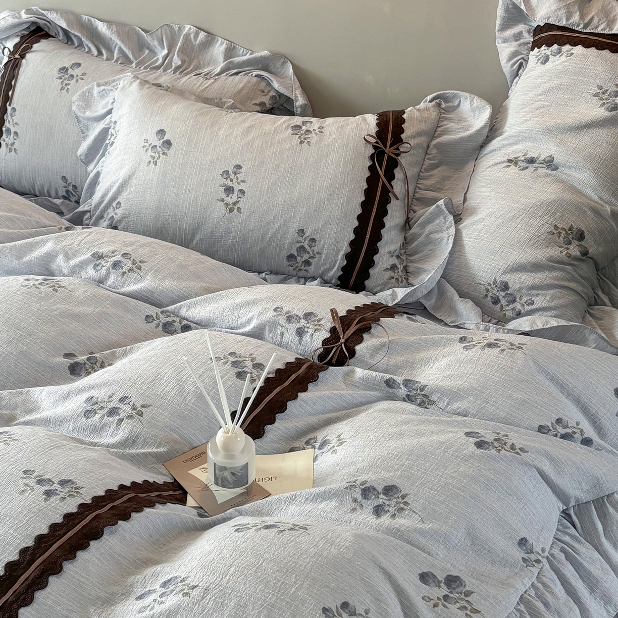 91家纺网 家纺一手货源 找家纺 迷尚家居 2026新款提花色织麻花边四件套 可可蓝