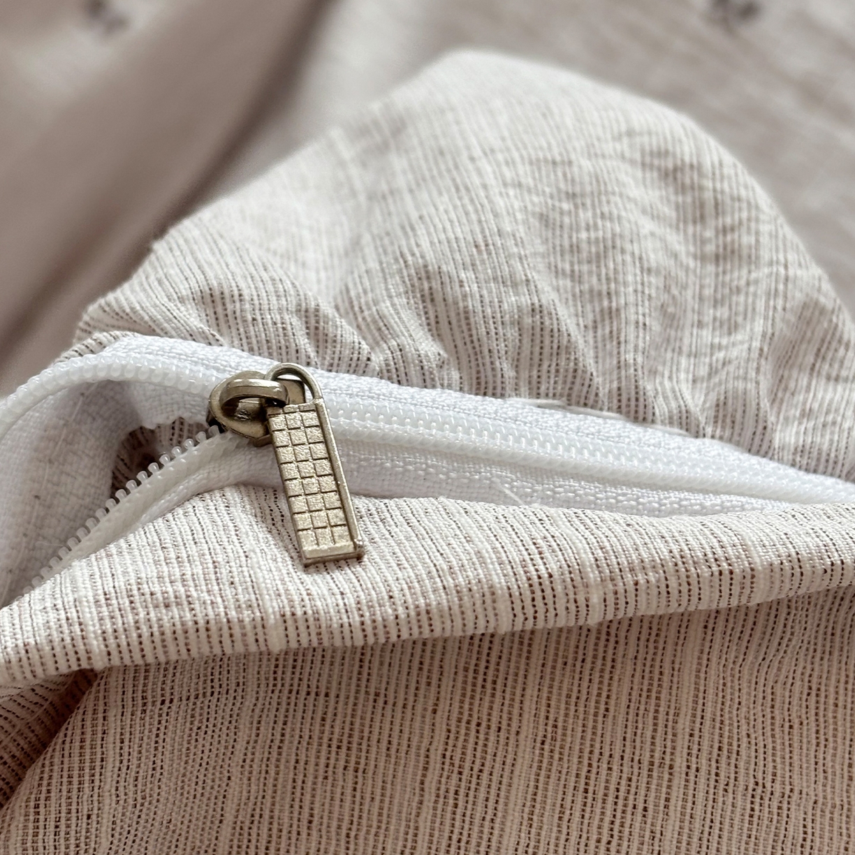 91家纺网 家纺一手货源 找家纺 迷尚家居 2026新款提花色织麻花边四件套 红樱桃茶