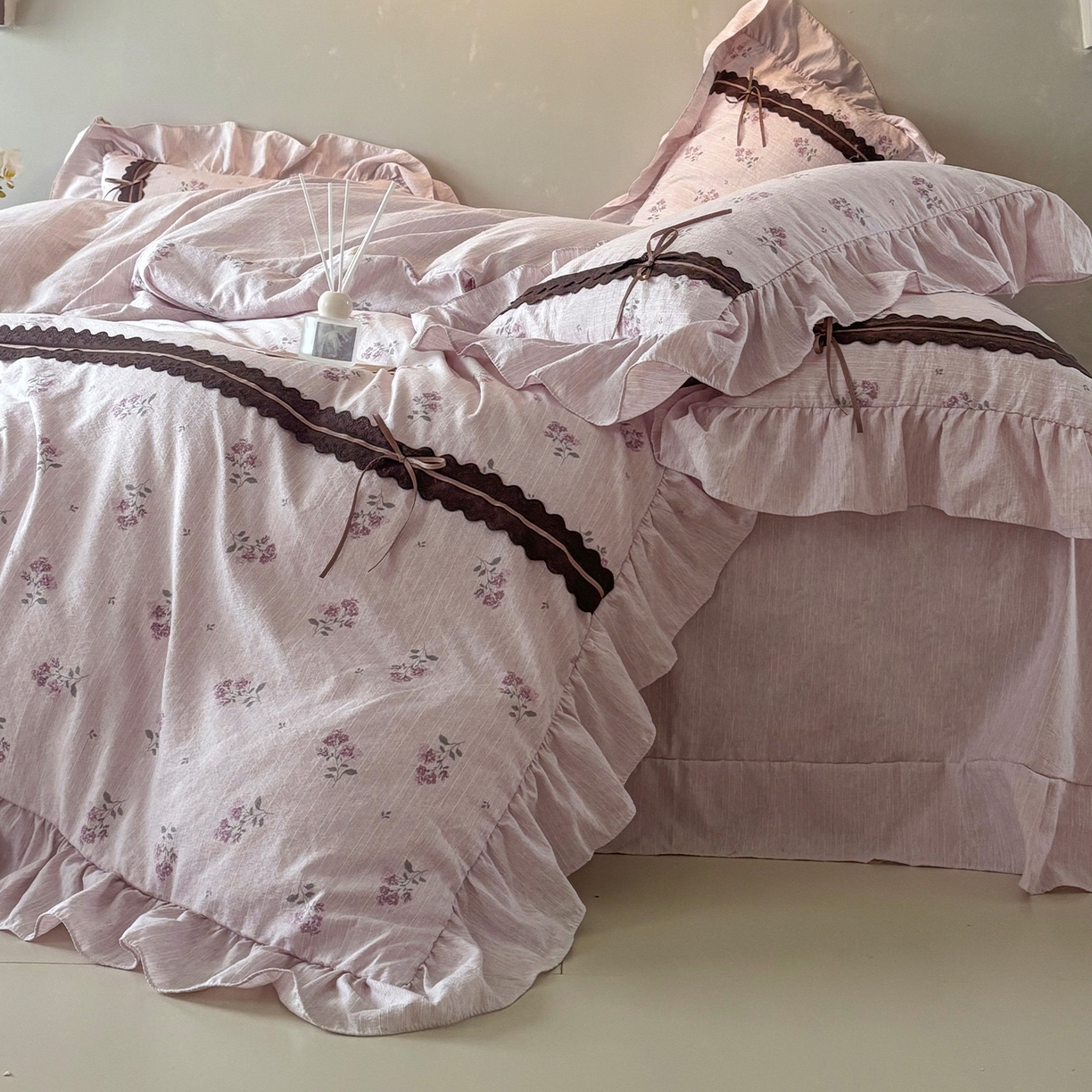 91家纺网 家纺一手货源 找家纺 迷尚家居 2026新款提花色织麻花边四件套 云溪粉