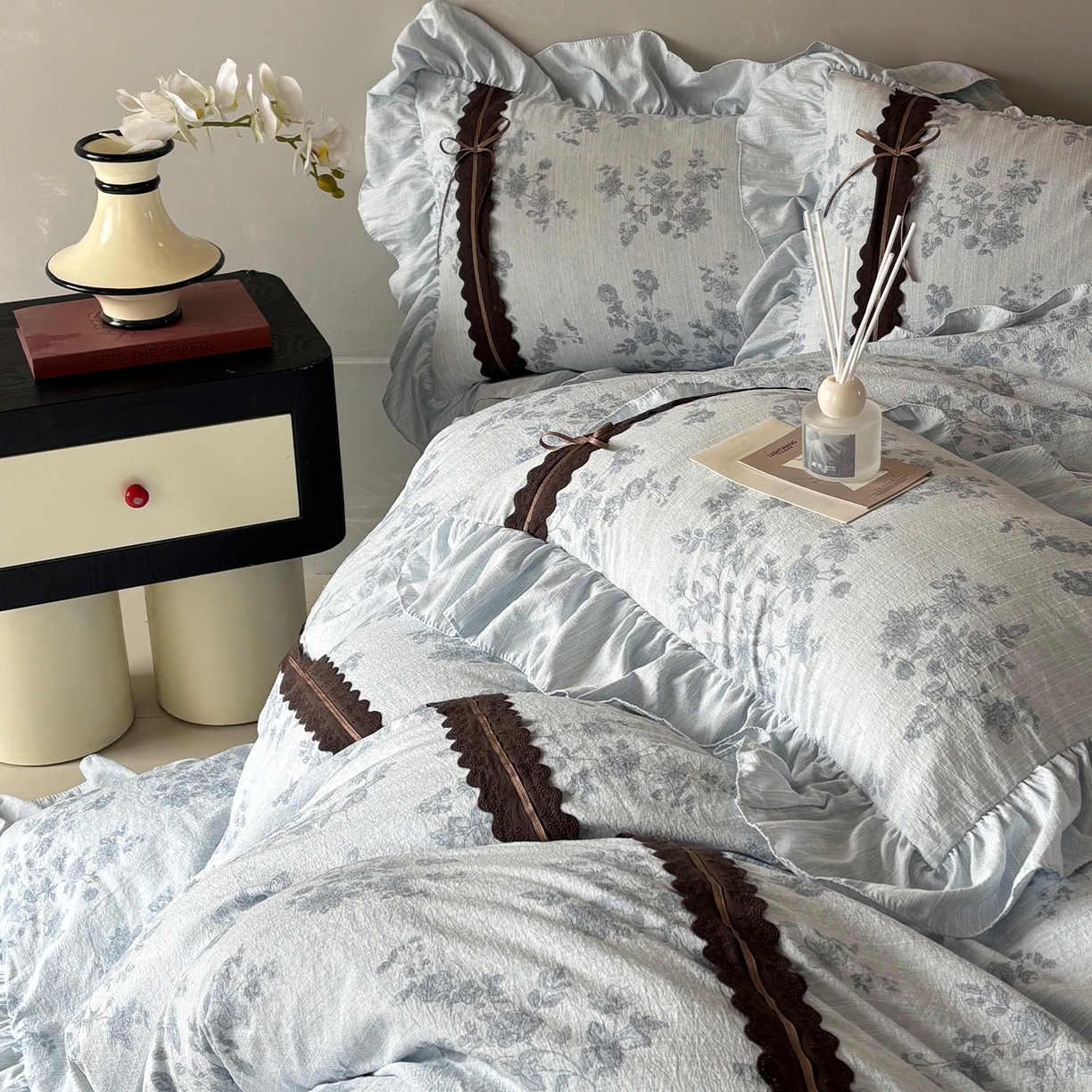 91家纺网 家纺一手货源 找家纺 迷尚家居 2026新款提花色织麻花边四件套 素锦蓝