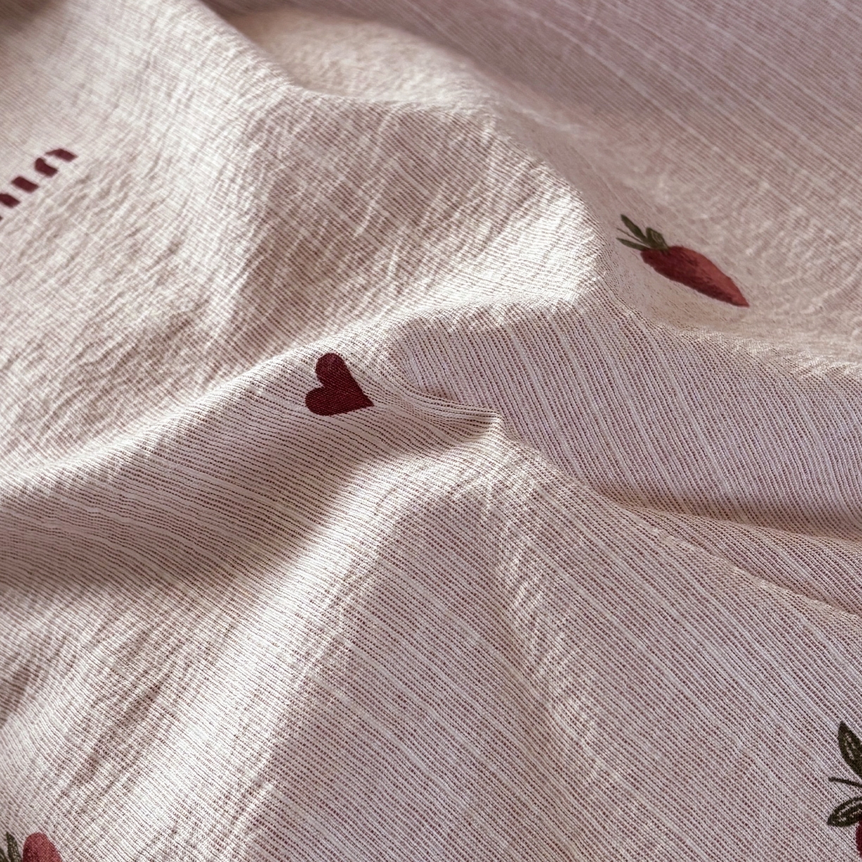 91家纺网 家纺一手货源 找家纺 迷尚家居 2026新款提花色织麻花边四件套 草莓粉